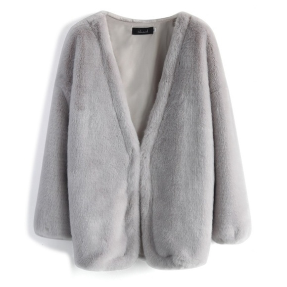 Cozy Faux Fur Coat in Silver - Picture 4 of 5